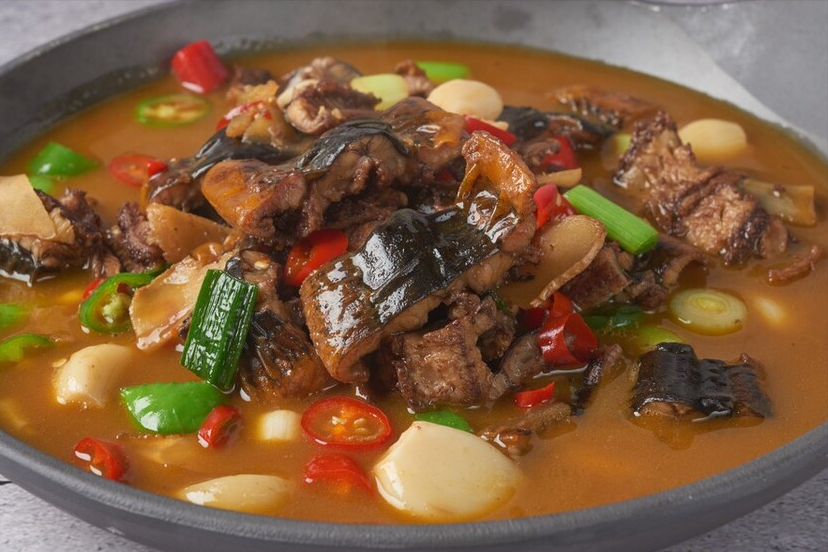 烧黄鳝,直接下锅可不行,做好关键2步,香嫩滑口,毫无土腥味