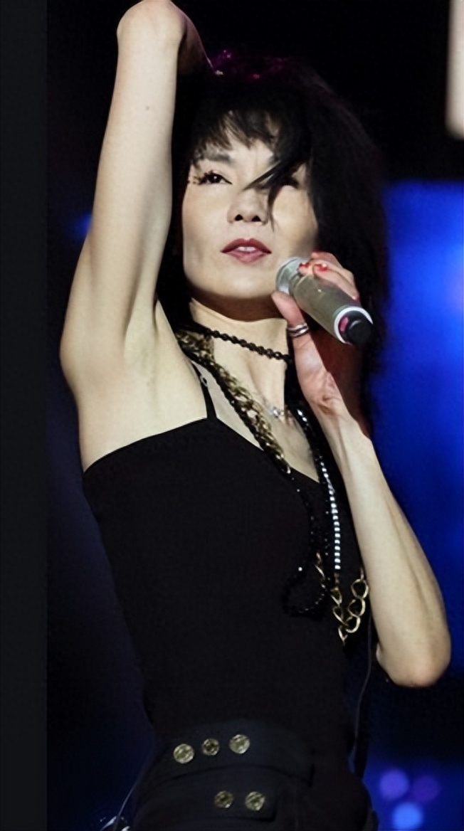 回顾张曼玉30年前一张旧照秒杀了半个内娱