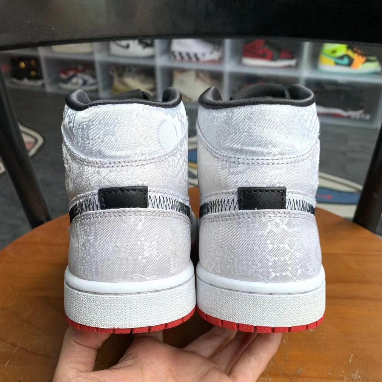 aj1白丝绸鞋盒图片图片