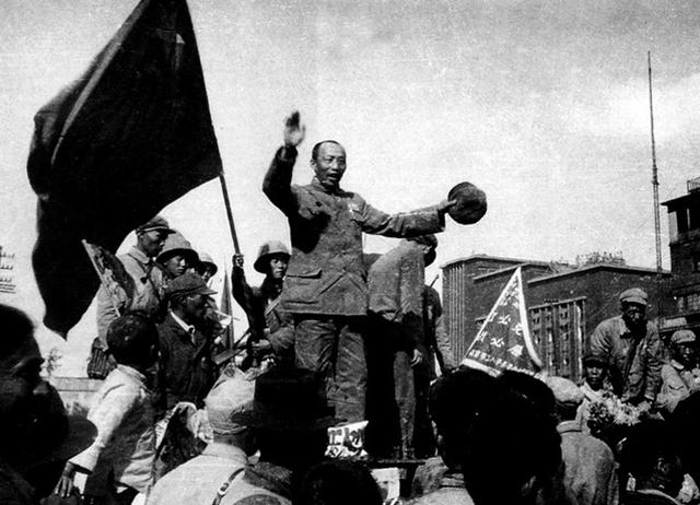 张际春是二野政治部主任,排在陈赓,李达前面,可惜没有军衔