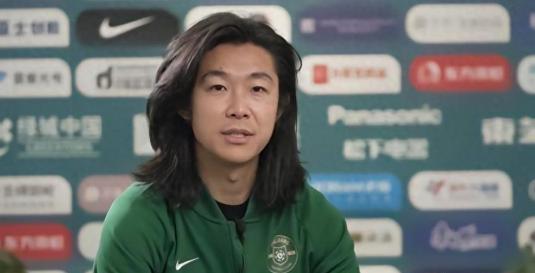 红了!李提香征服日本球迷:他球感很好,中国男足竟有这种高手