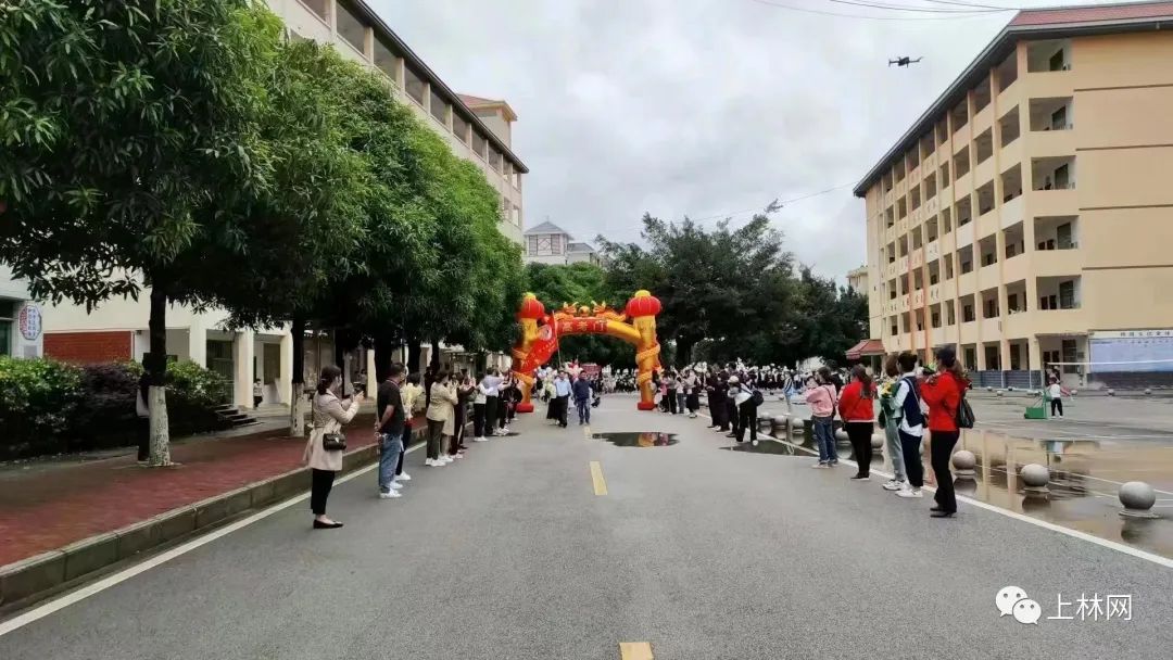 上林县中学大门图片