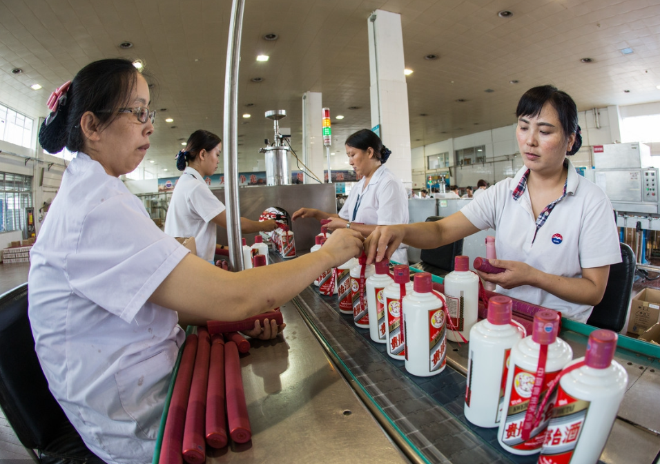 茅台酒厂员工,看守上万亿茅台酒却从"不偷喝"?老员工道破玄机