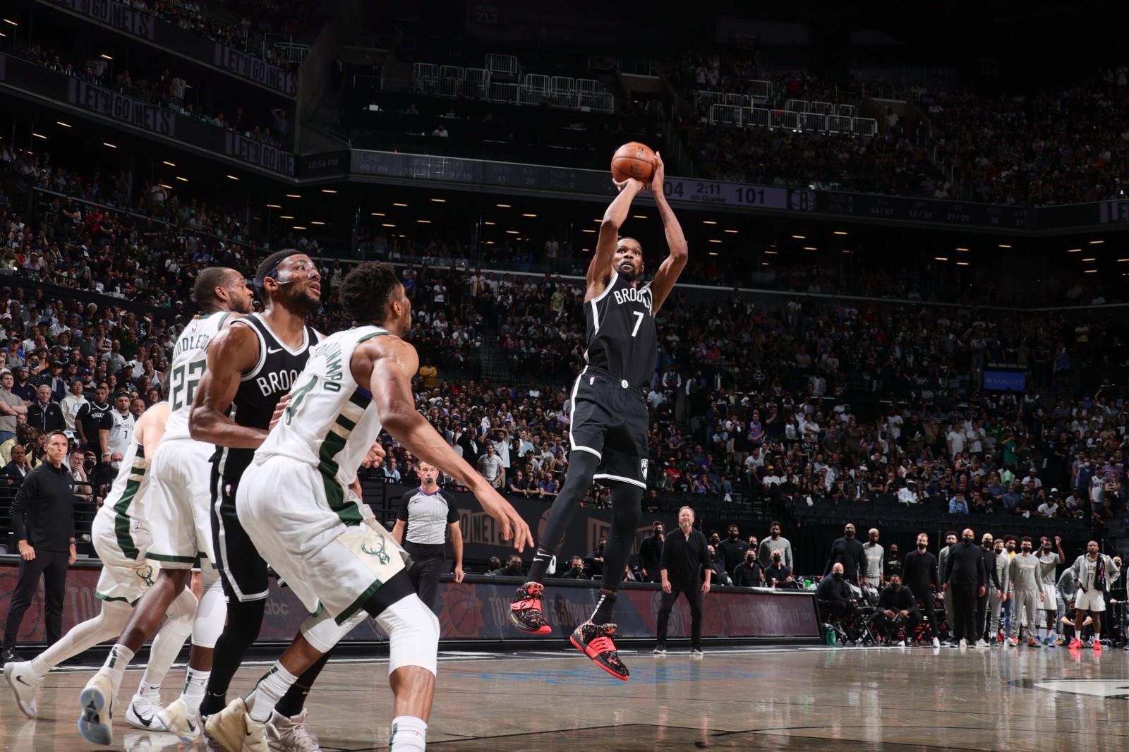 太累了!狂轰48 9 6,杜兰特打满53分钟,创8项历史纪录