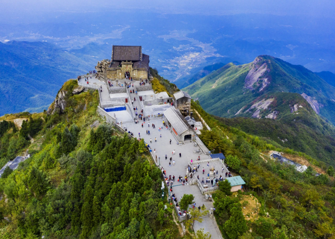 船山文化展示馆,王船山故居,岣嵝峰国家森林公园免费开放;恒生钟表