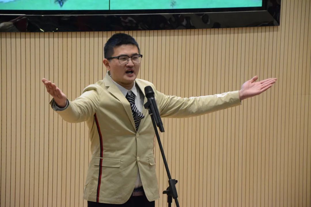 大赛"一开始接到这个任务的时候,熊永红老师便让他三天完成这个任务