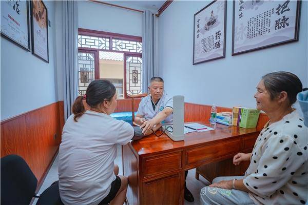 华润健康乡村公益项目走进四川南江开展多维度健康帮扶