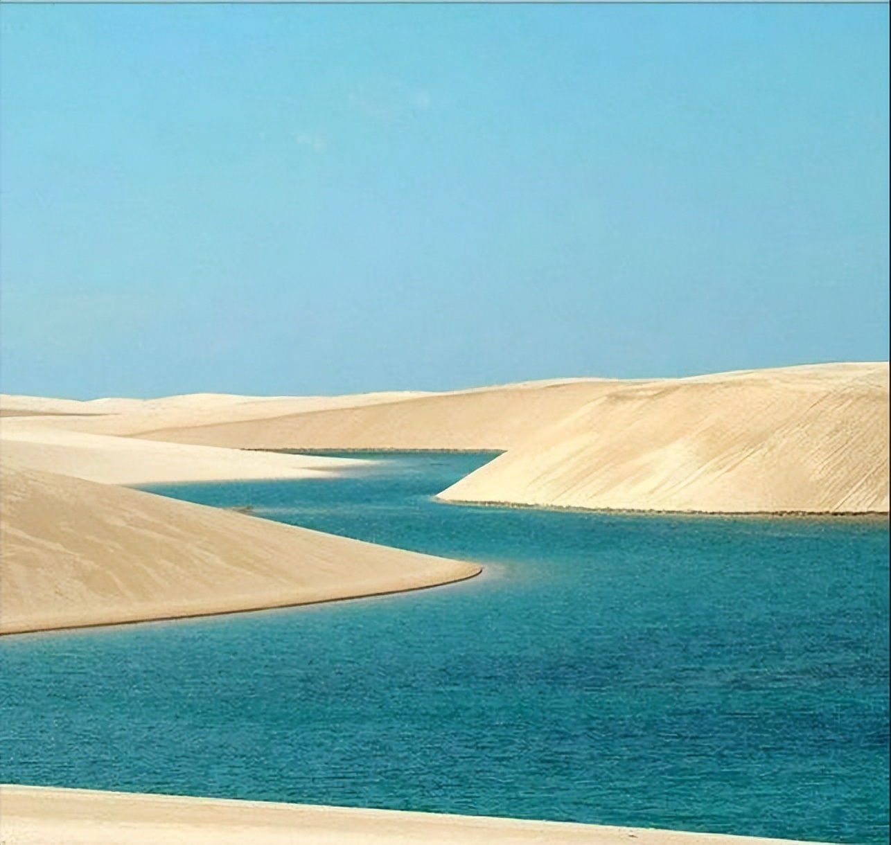 沙漠里还能游泳?这座遍地都是湖泊的"千湖沙漠"如何是形成的