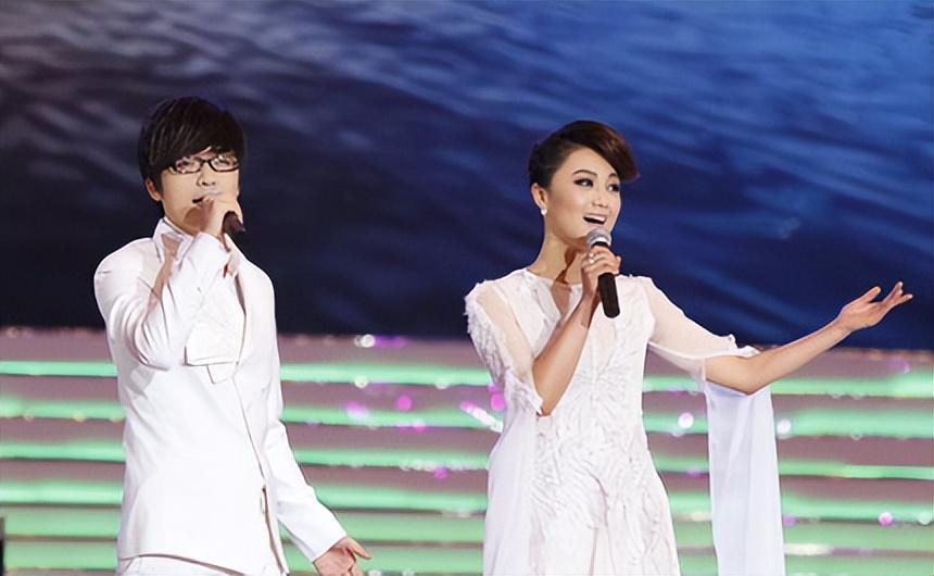 搭档变夫妻?回看玖月奇迹的现状,才明白凤凰传奇当初有多明智