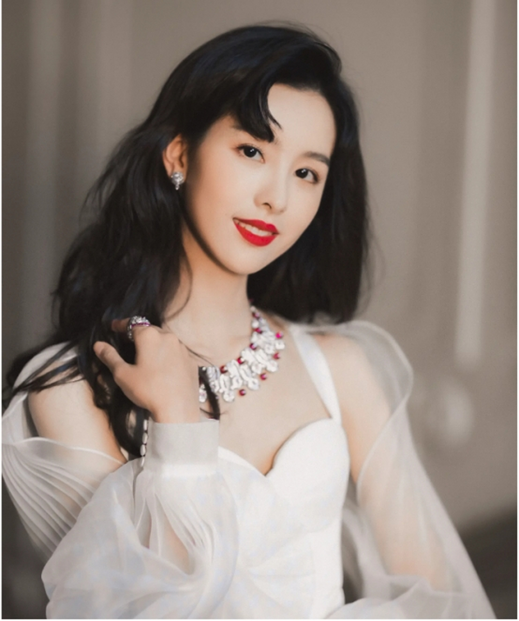 曾经红得发紫的明星,邢菲沈月梁洁邢昭林秦俊杰啥的都走下坡路了[原文