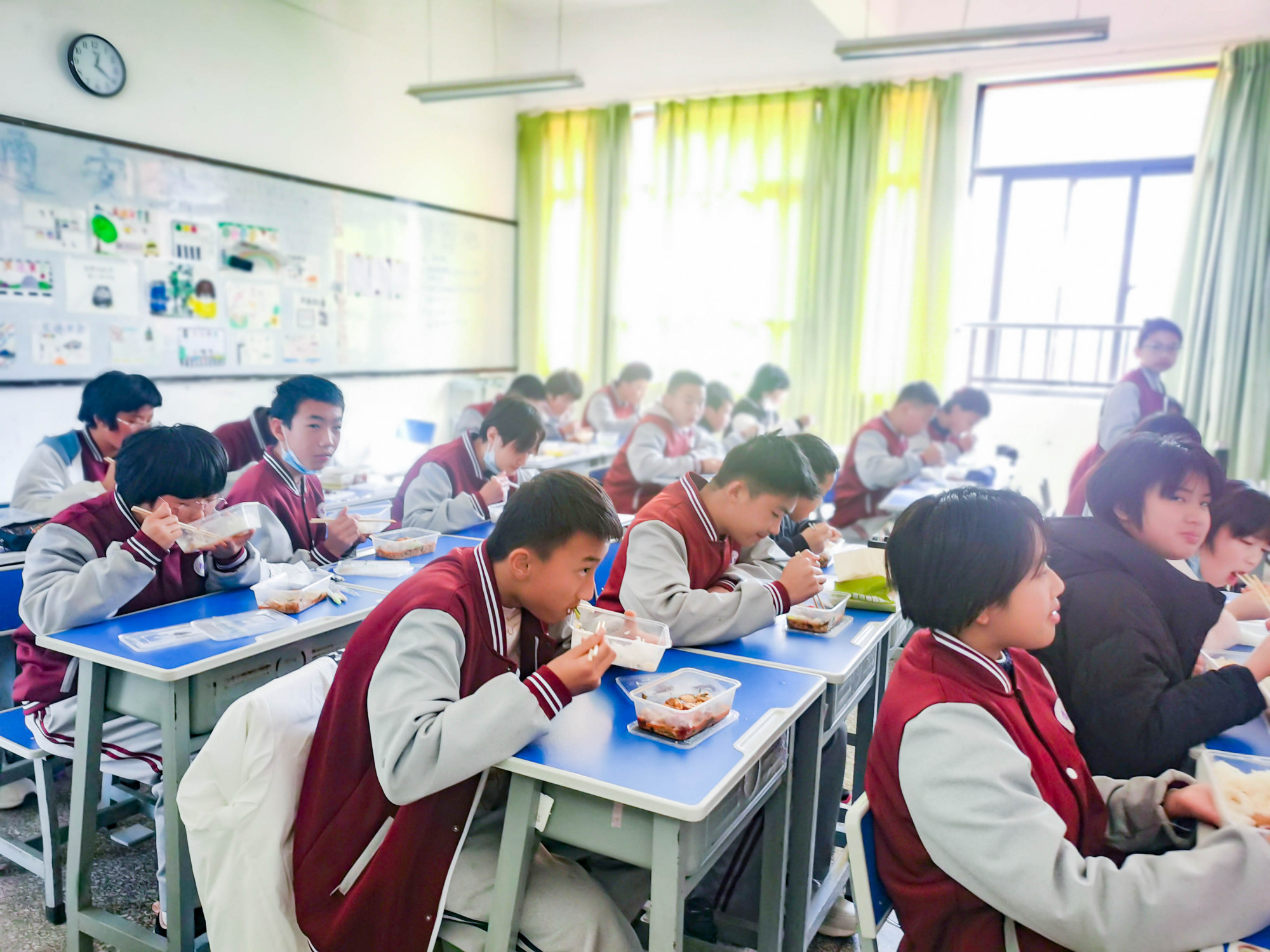 不能聚集学生吃饭怎么办不用担心我校食堂用心做食事