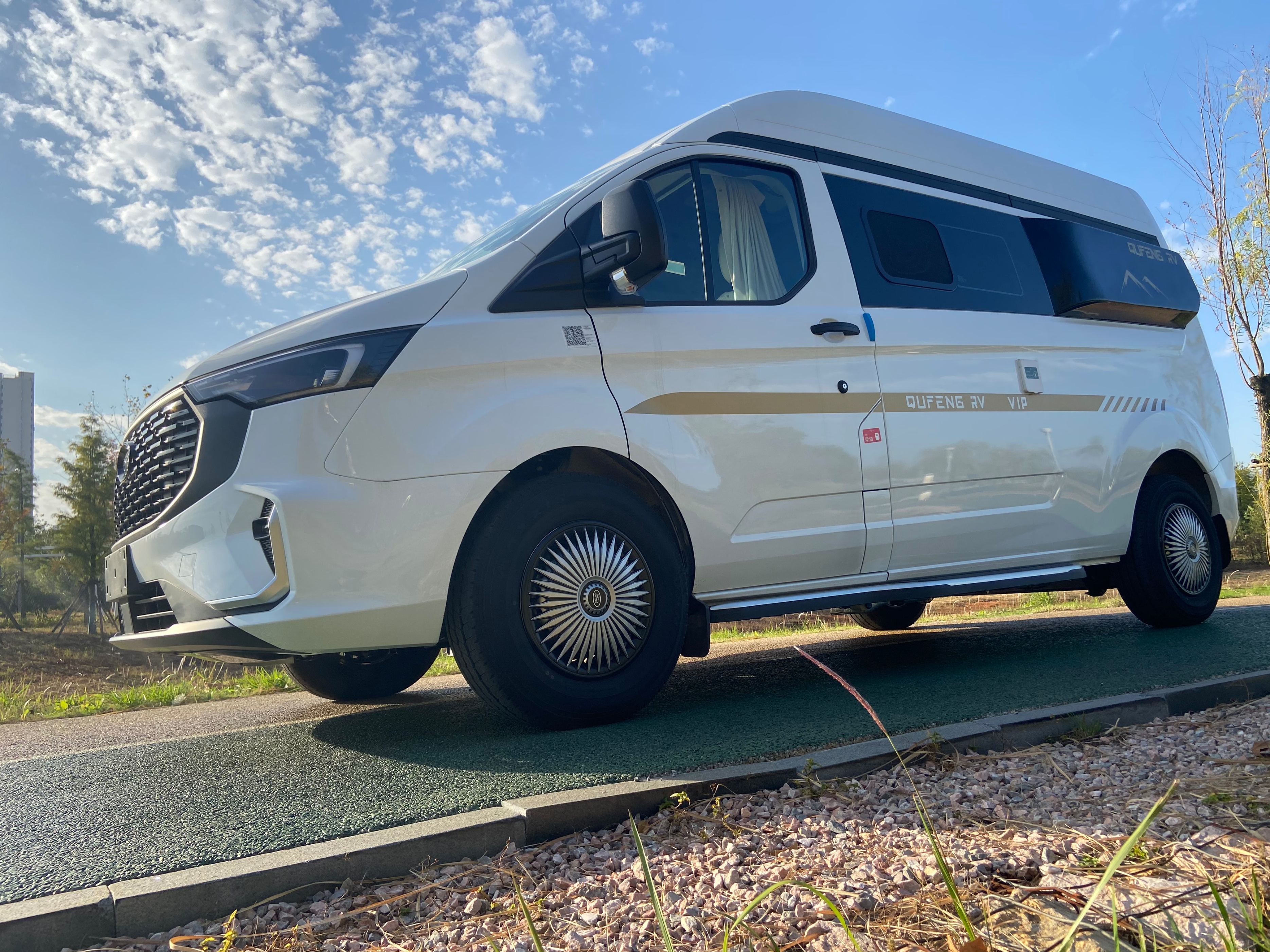 23款福特v362旅居小房车,都市通勤,长途旅游最佳选择趣蜂b610