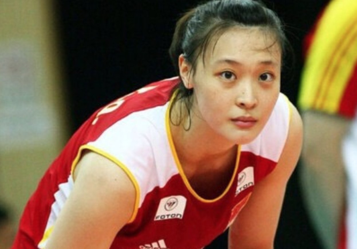 中国女排富二代,父亲是上市公司高层,退役后和北大男友结婚