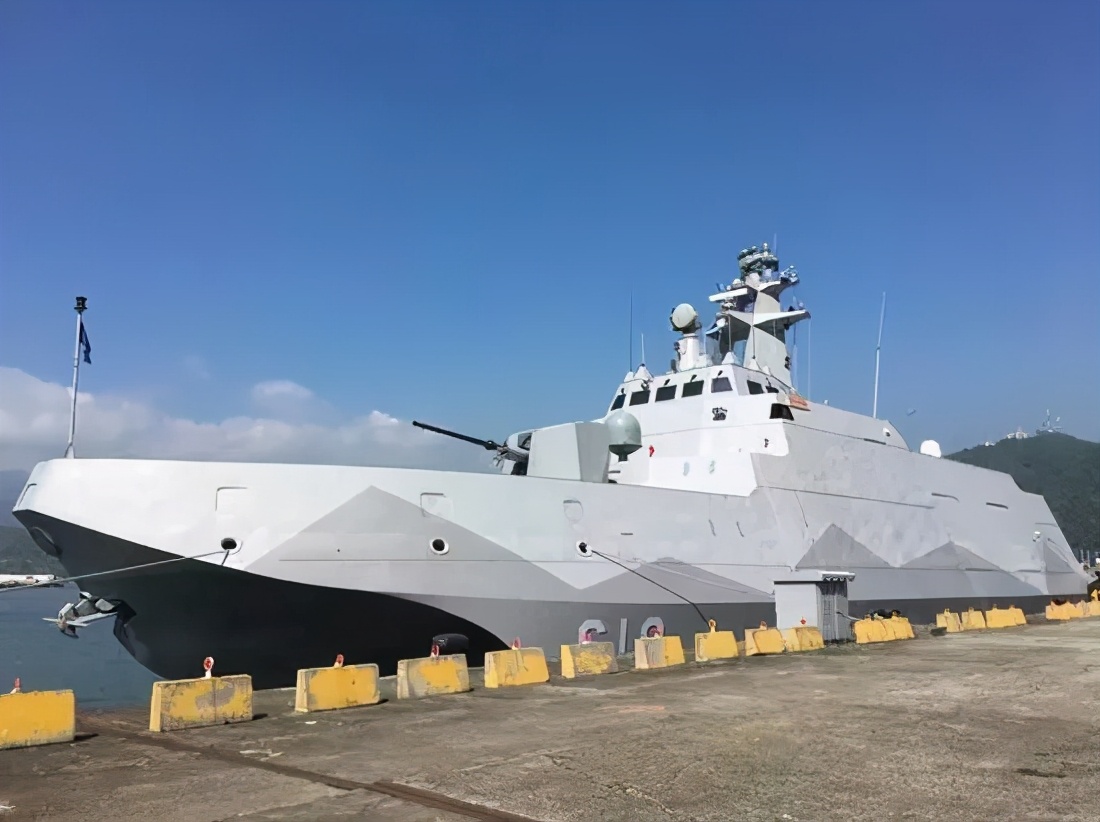 台海军700吨沱江舰明天下水,台媒吹嘘:火力强大,堪称火力舰