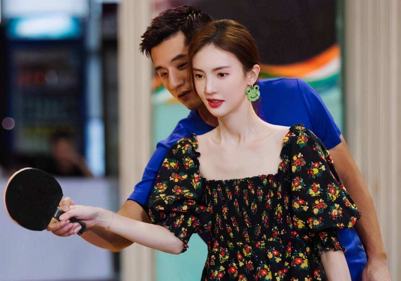 黄晓明看到吞口水,董又霖看到害羞,金晨的美让沈梦辰赞不绝口