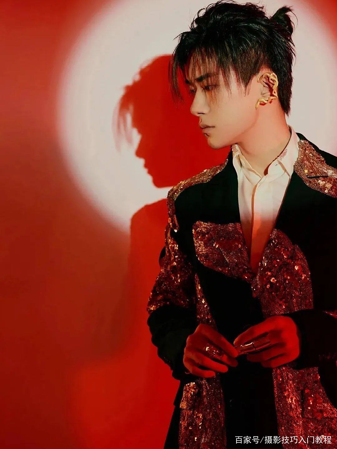 摄影技巧 家里的一面白墙 就能拍出各种高级感大片 年轮网