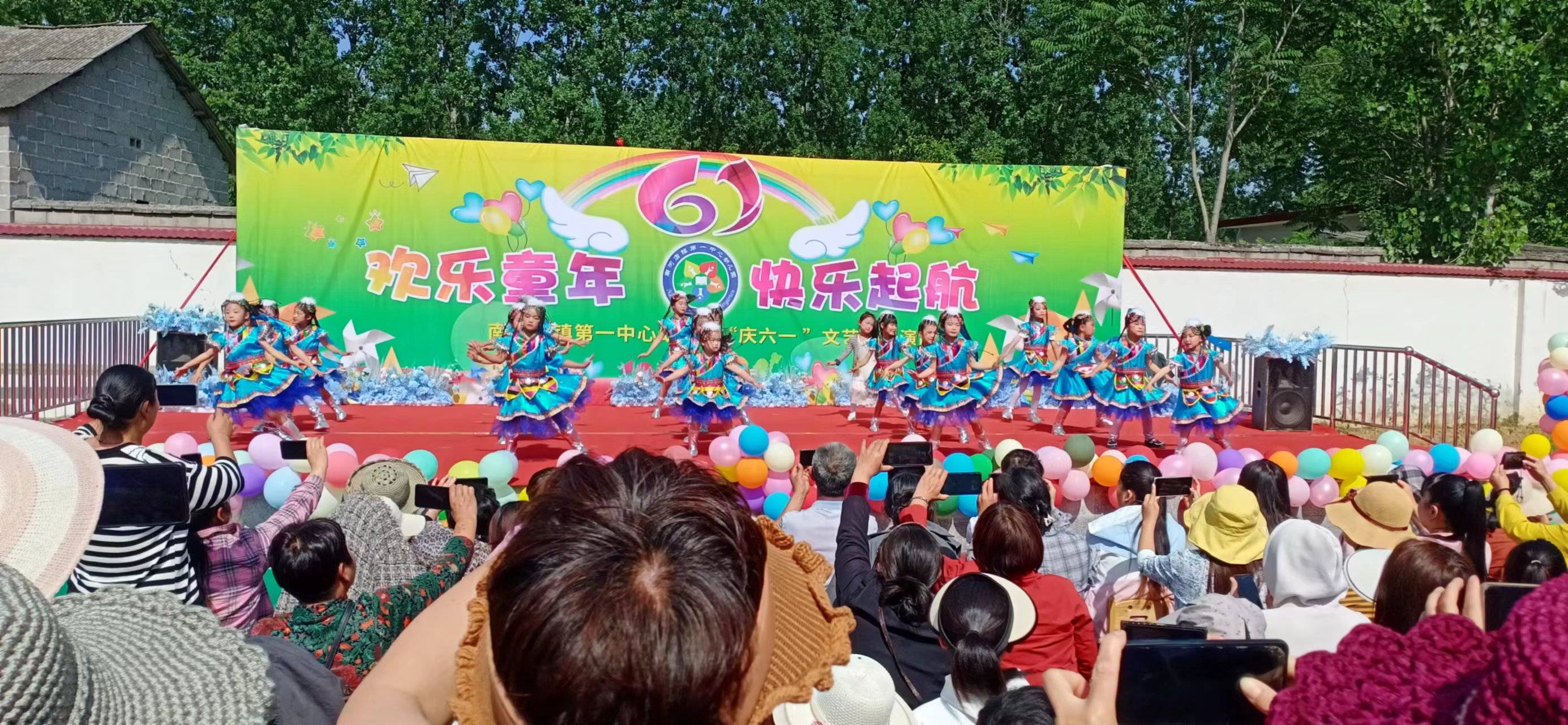 南召縣南河店鎮第一中心幼兒園舉行慶