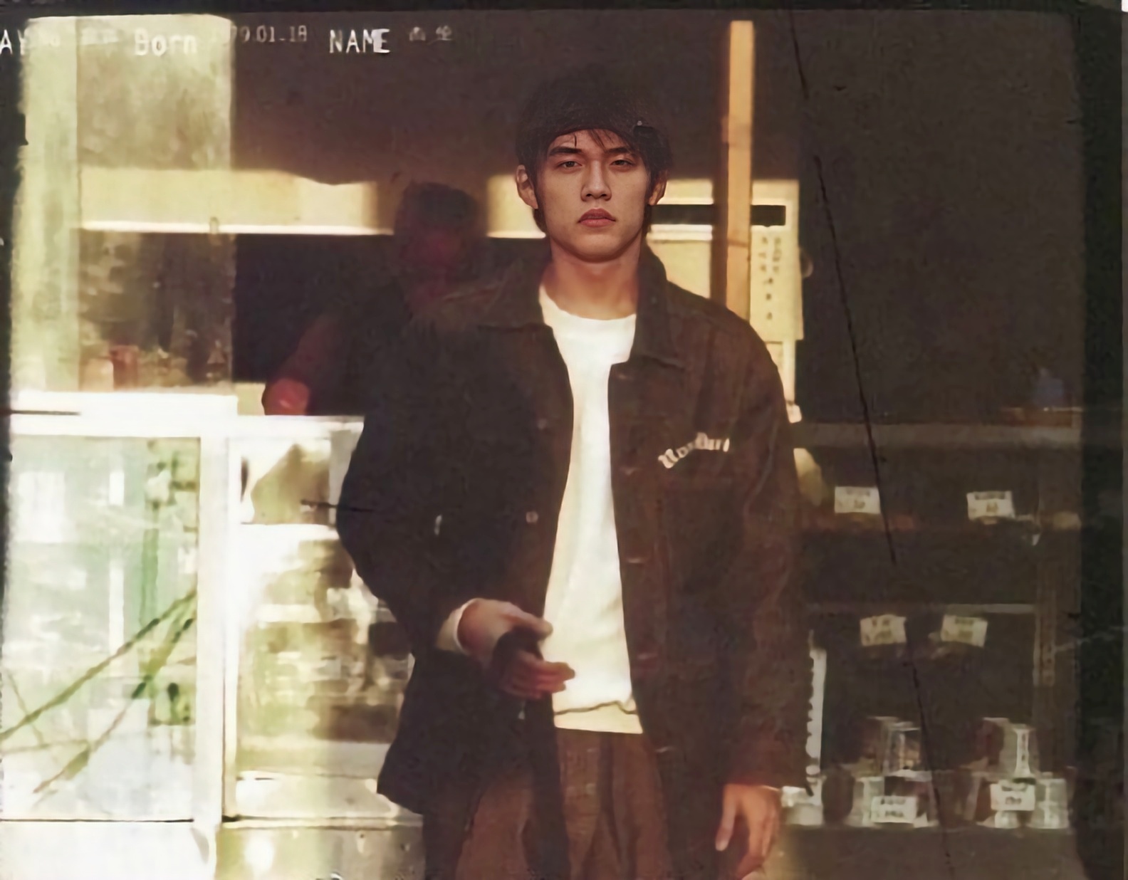 周杰伦晒20年前旧照,超帅日系男友风,网友:妥妥的小鲜肉颜值