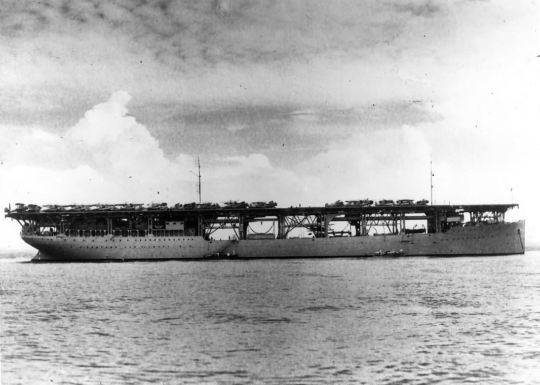 兰利号航空母舰残骸图片