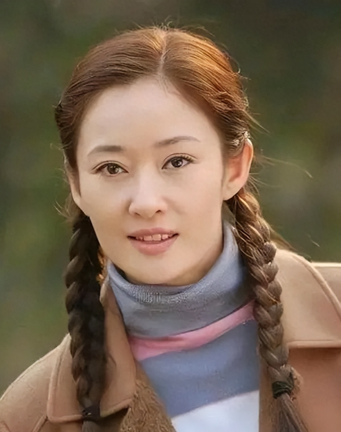 很快,盖丽丽的丈夫曹华益立刻站出来公开声明,证实盖丽丽与这起吸毒案