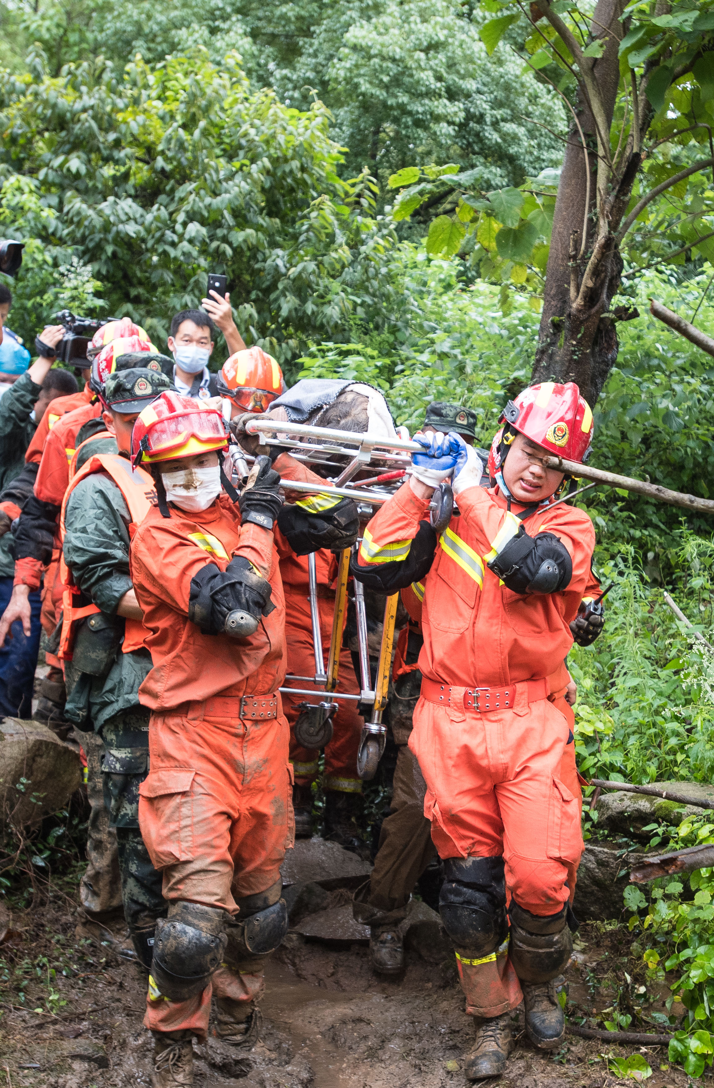 湖北黄梅山体滑坡事故救援纪实