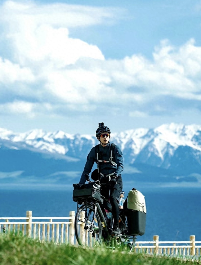 热烈勇敢的少年吴磊新疆骑行专业且实用的同款装备分享