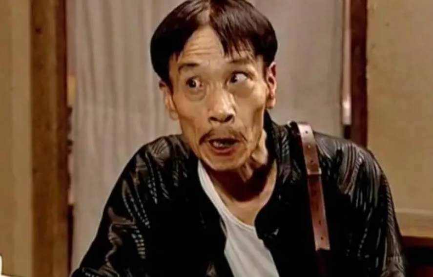 颜冠英:做了20年熨衣工,凭借"贾队长"一炮而红,他现在怎样了