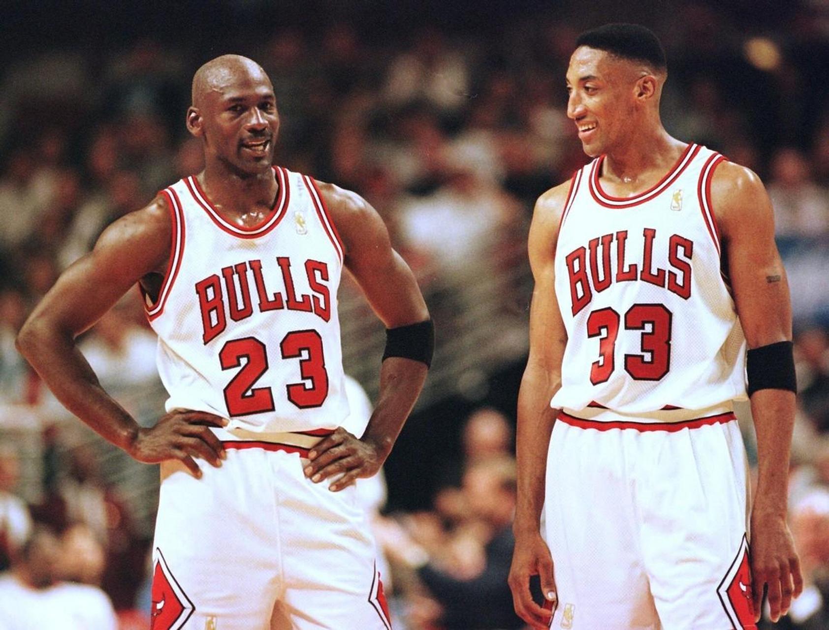 公牛队在90年代是nba的一支霸主,其中乔丹和皮蓬这两位球员更是唱为