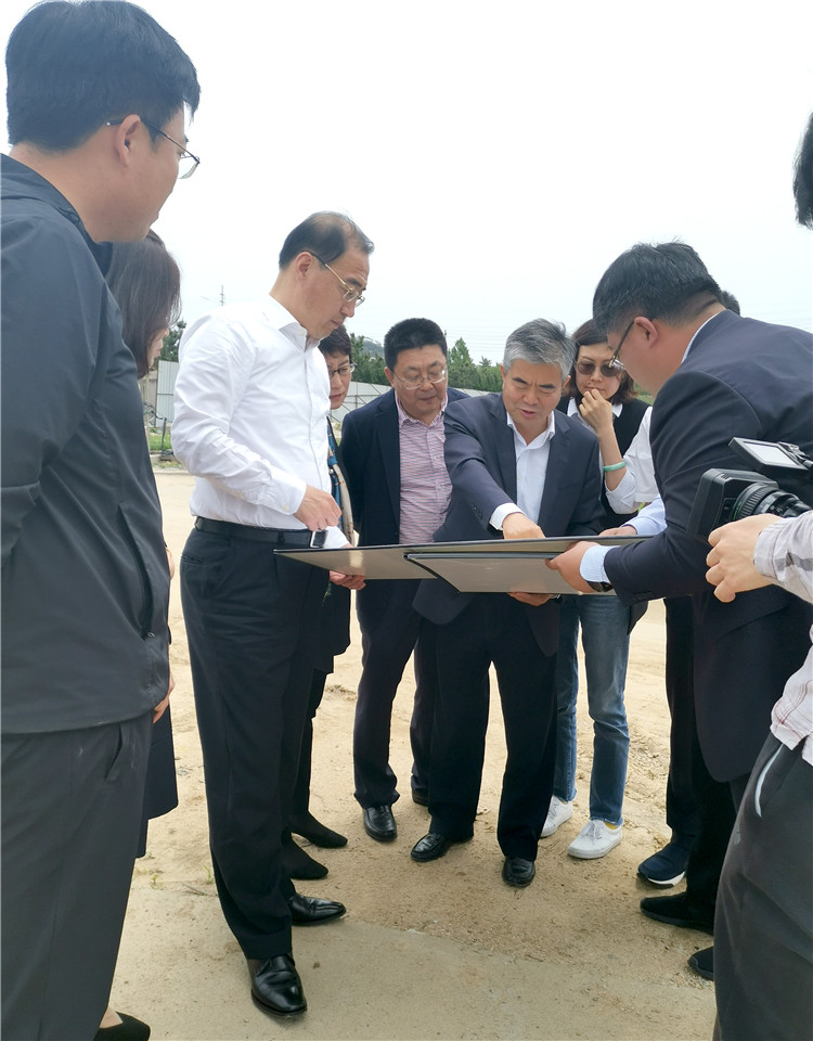 利群集团徐恭藻一行前往文登考察交流