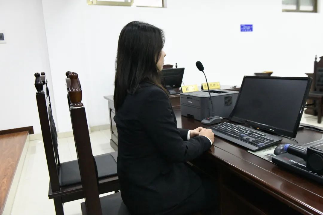 真人版审判制服穿搭指南,这15种穿搭要不得!