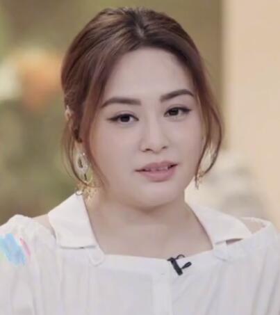 11位变胖的女星个个脸圆脖子粗,贾玲早年让人意外,陈红是真美人