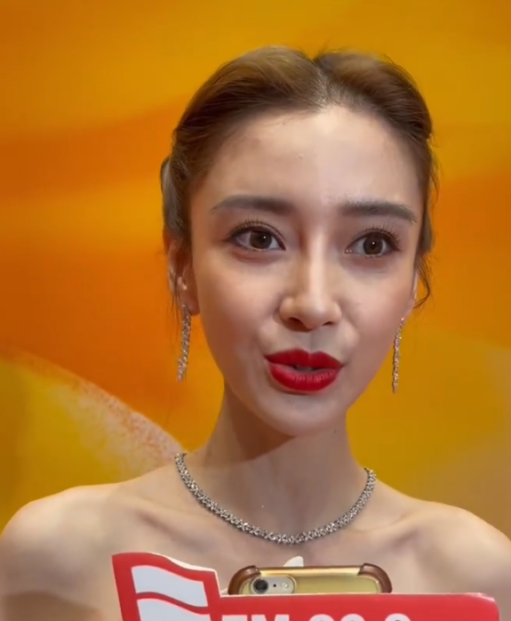 金鸡奖闭幕记者怼脸拍照,8位明星真实面容曝光,高圆圆老态纵横