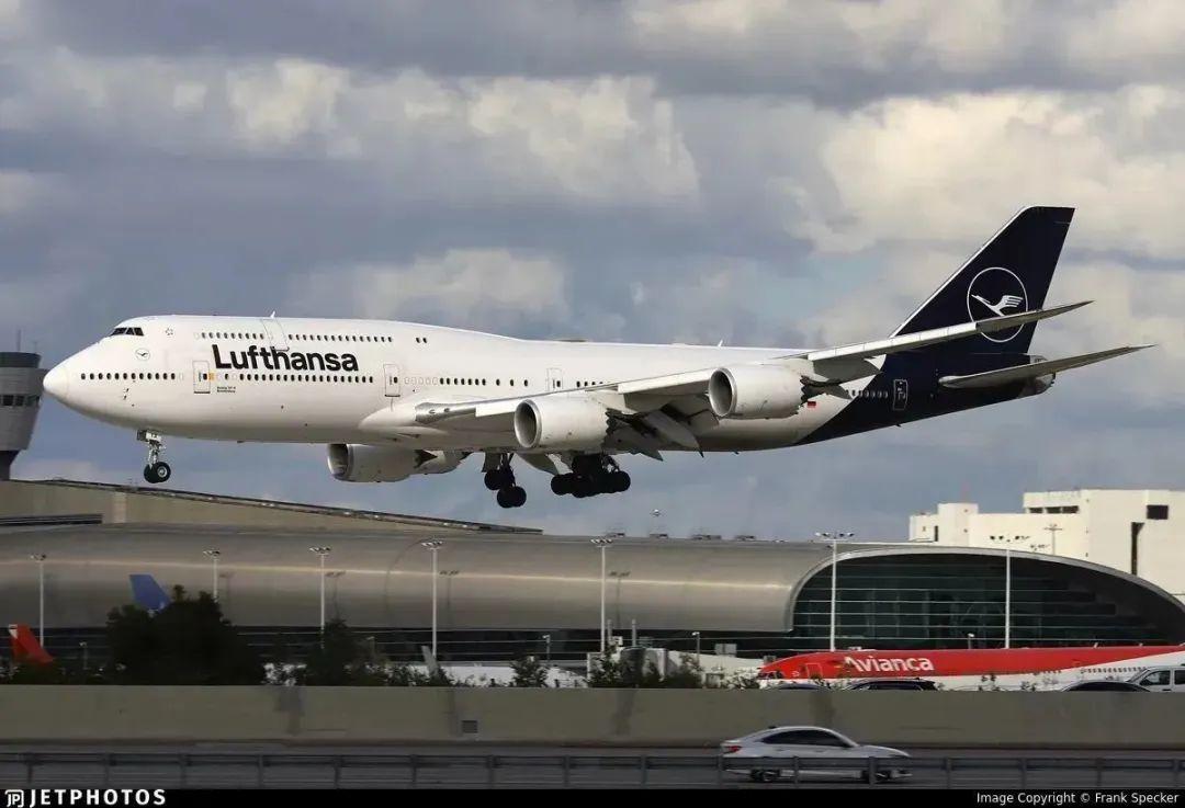 图片欣赏:德国汉莎航空的波音747-830