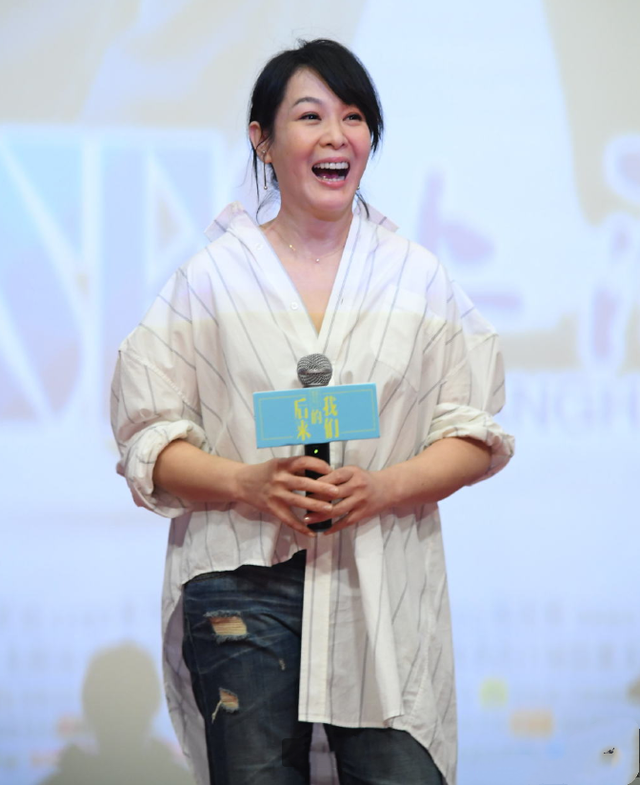 刘若英颜值下滑崩塌,身材也发福不行了,但53岁还有清纯气质