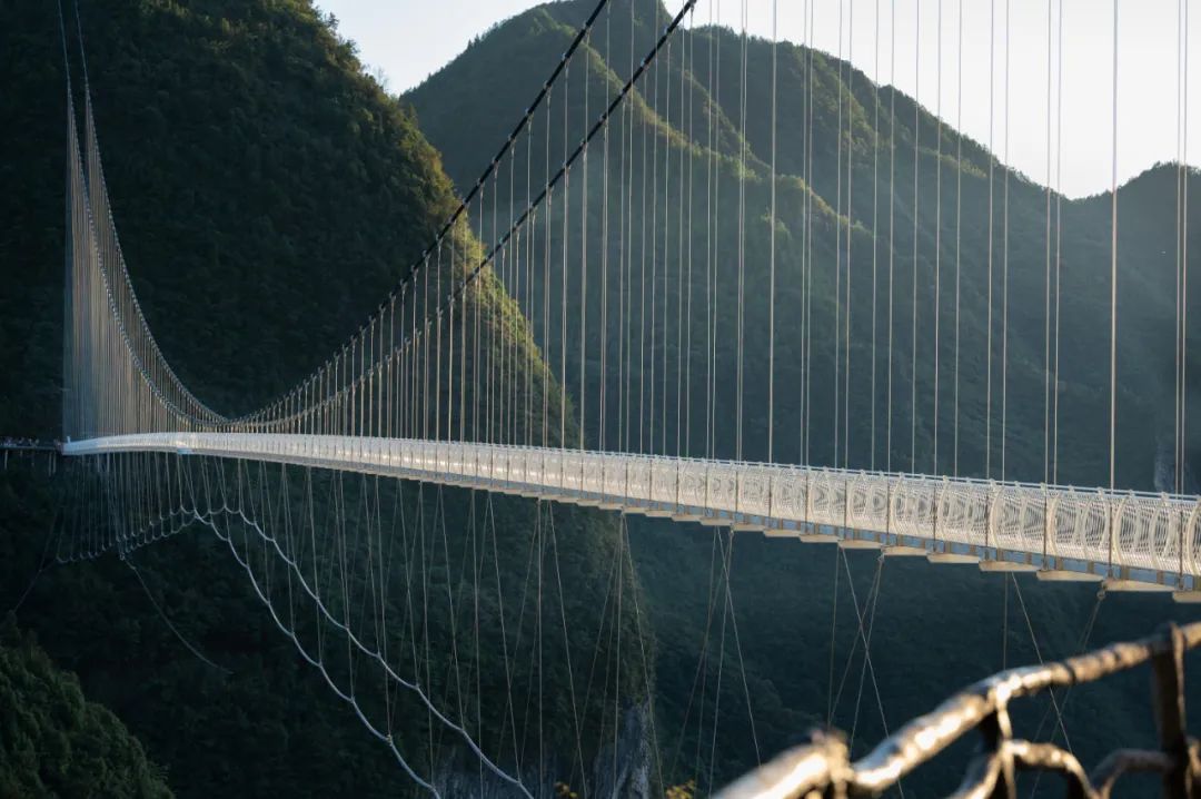 巴山大峡谷玻璃栈道图片