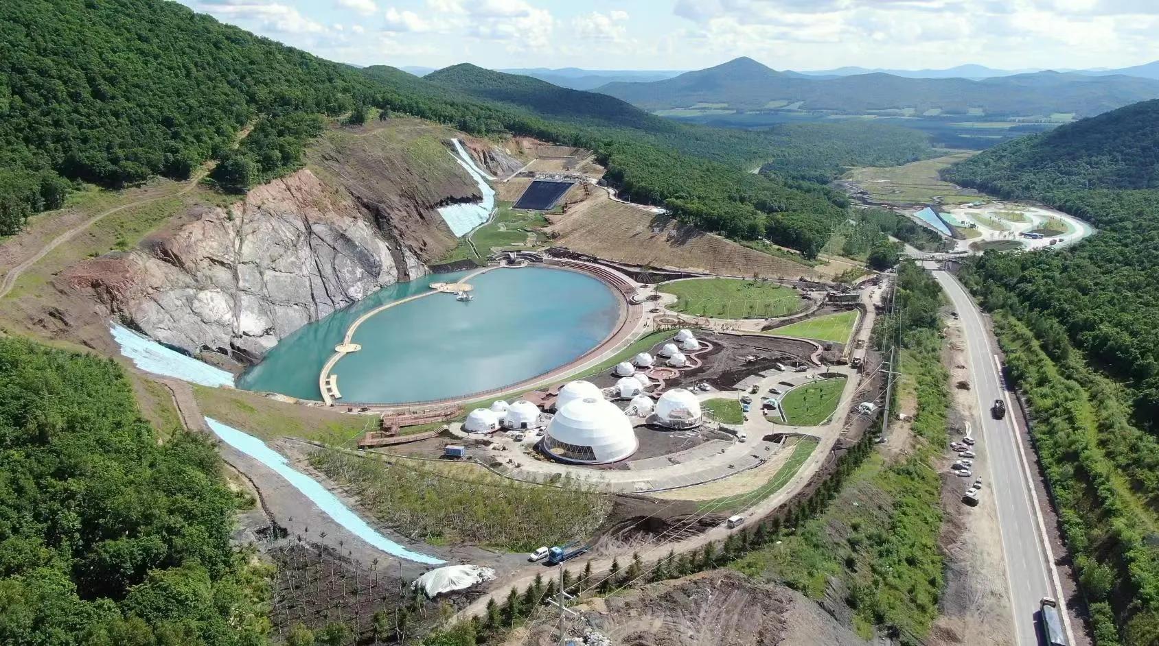 黑龙江宝清:废弃矿坑"蝶变"翡翠湖