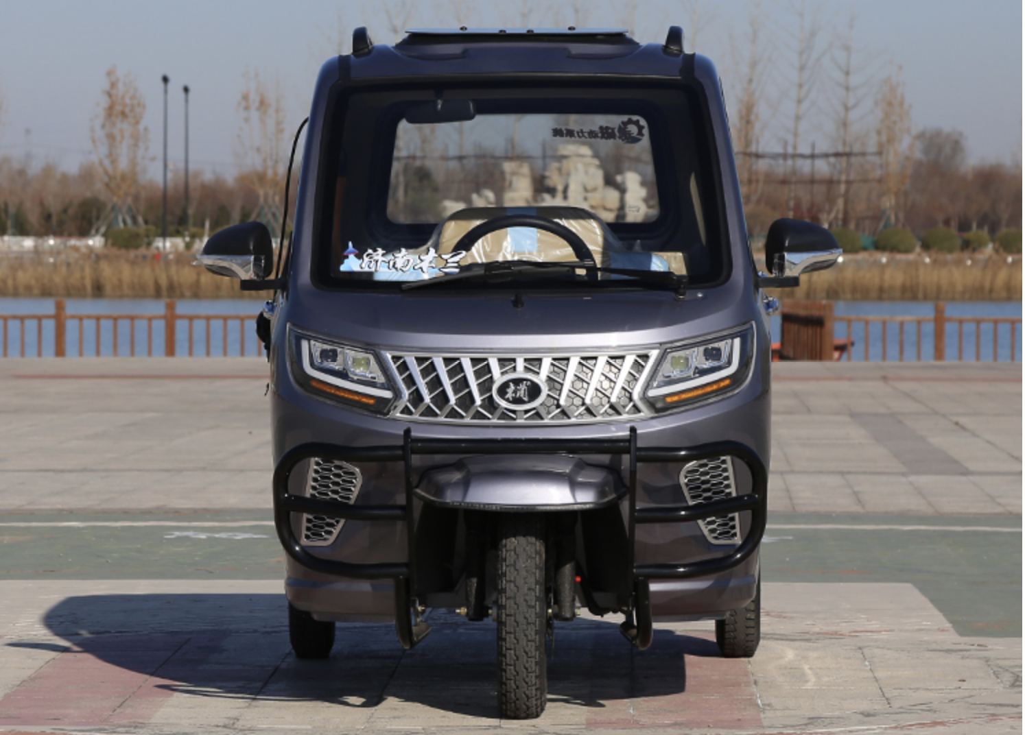 轻骑木兰三轮摩托车测评:超宽车身,乘坐舒适,最大续航140公里