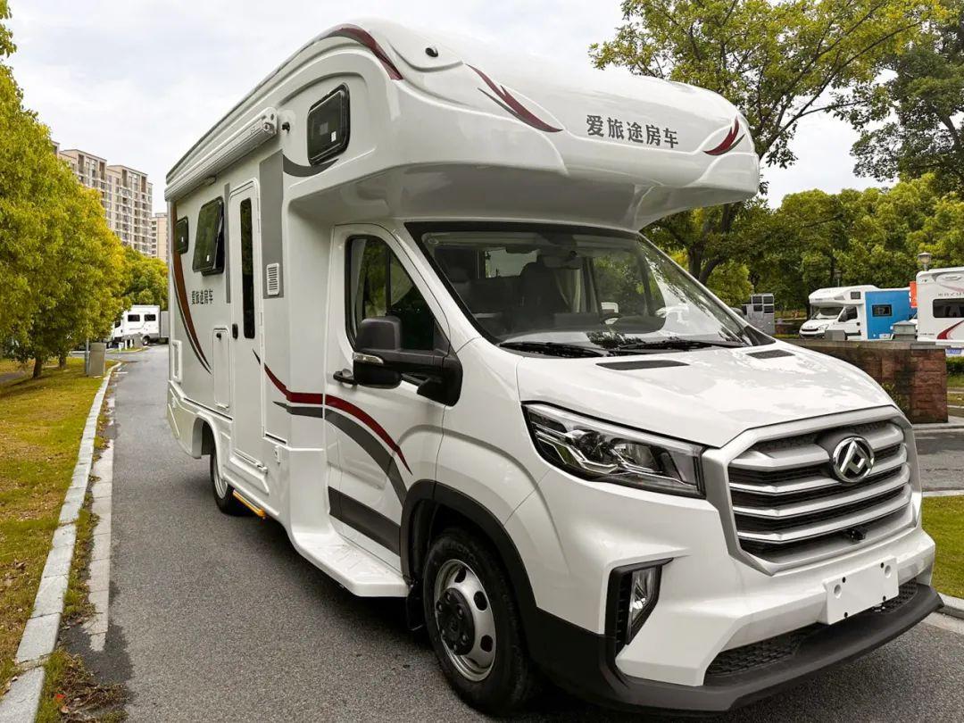 爱旅途大通v90c型房车 纵置床位布局 舒适安全出行 温馨家外之家