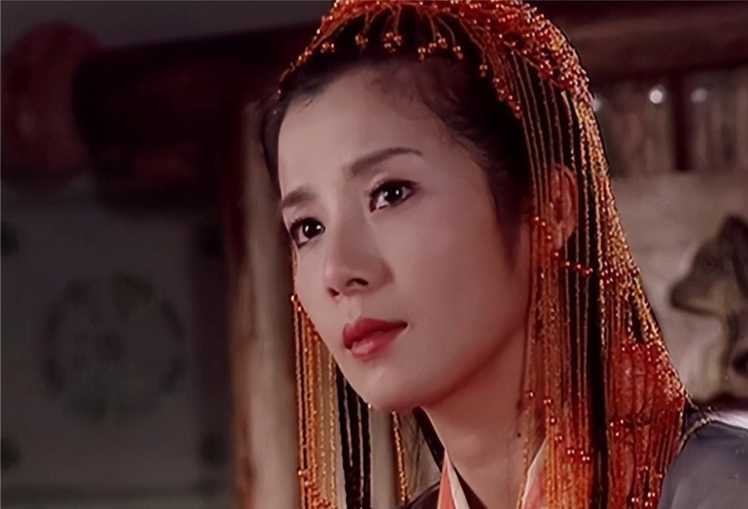 回顾在杨家将十二寡妇之中结局最惨的是谁那就是万箭穿心穆桂英