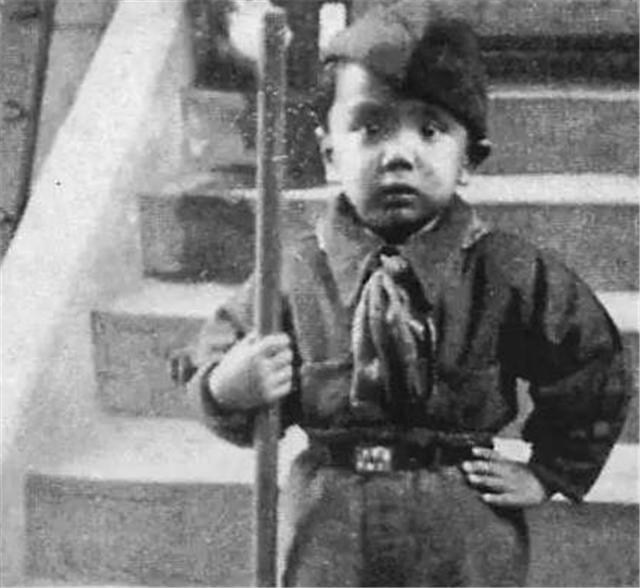 从童星到导演:黎铿灿烂的半生,为何仅因妻子拒绝开门,而选择结束