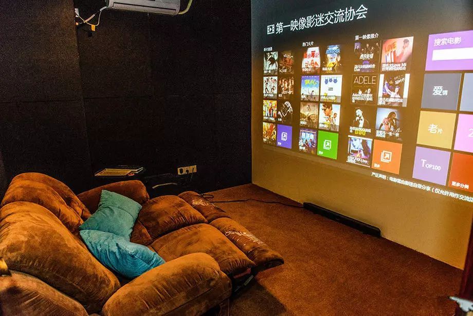 男子在私人影院多次性侵13岁女孩聊天并称老婆要从小培养