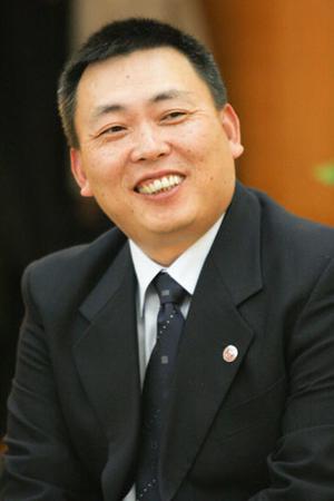 步步高创始人段永平:从技术员成为千亿富豪,他是如何成功的?