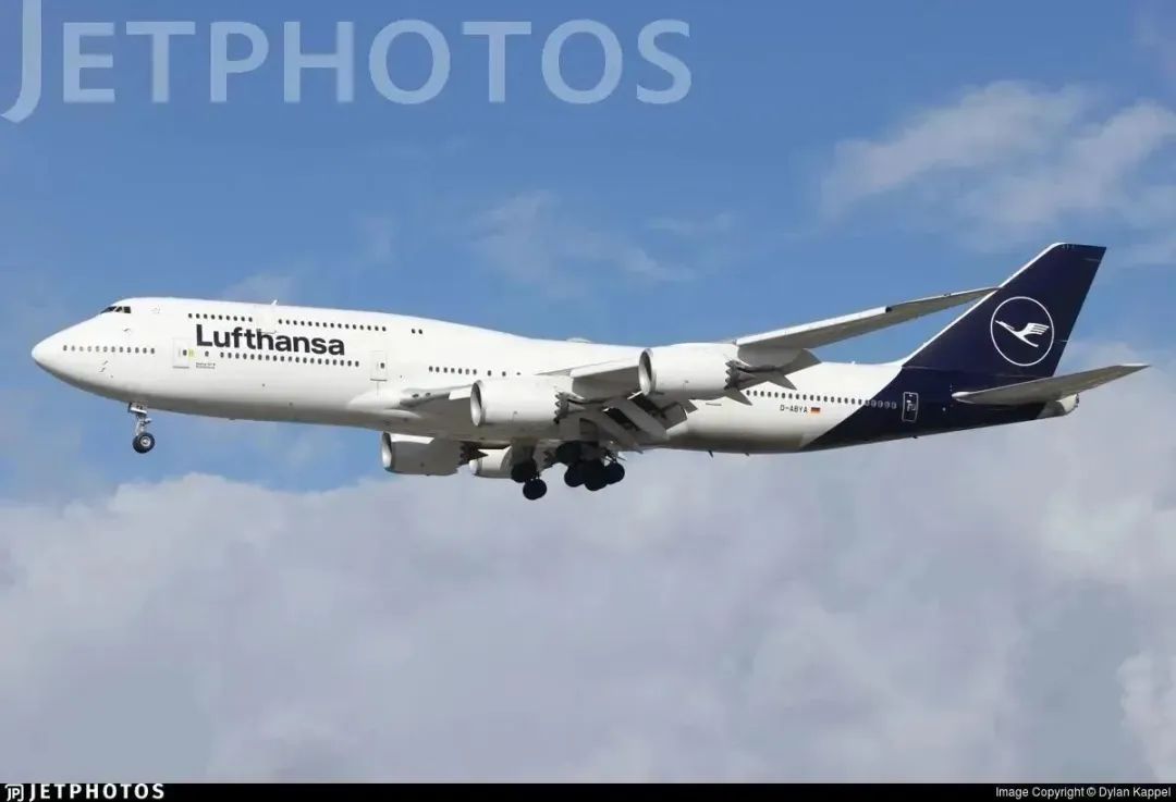 图片欣赏:德国汉莎航空的波音747-830