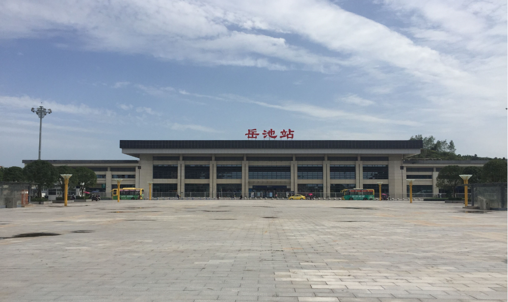 岳池县火车站建筑面积9000平方米,站台规模3台5线
