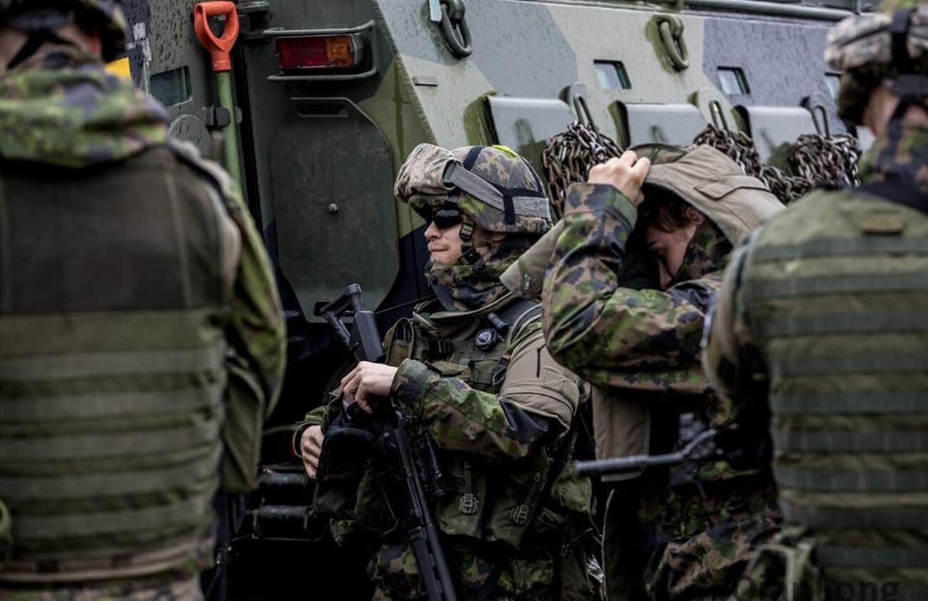 芬兰共和国有多少军队呢?