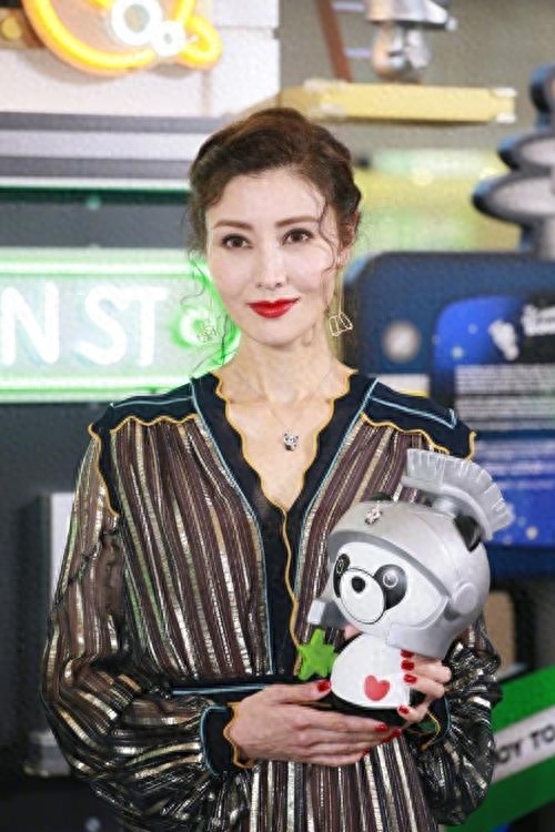 李嘉欣,一个在娱乐圈经历起起落落的美丽女子