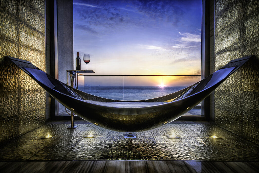 豪华吊床浴缸让您在热水中休息