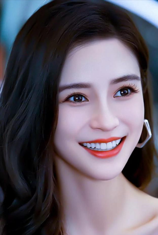 女明星"假牙"大pk,谁的嘴巴闭不上,谁的嘴里藏着一套房?