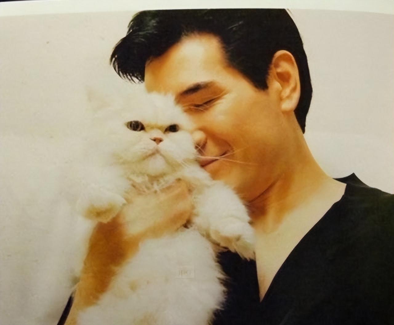 叶倩文前男友,曾一把火燃烧全中国的混血男神费翔,现在怎么样了