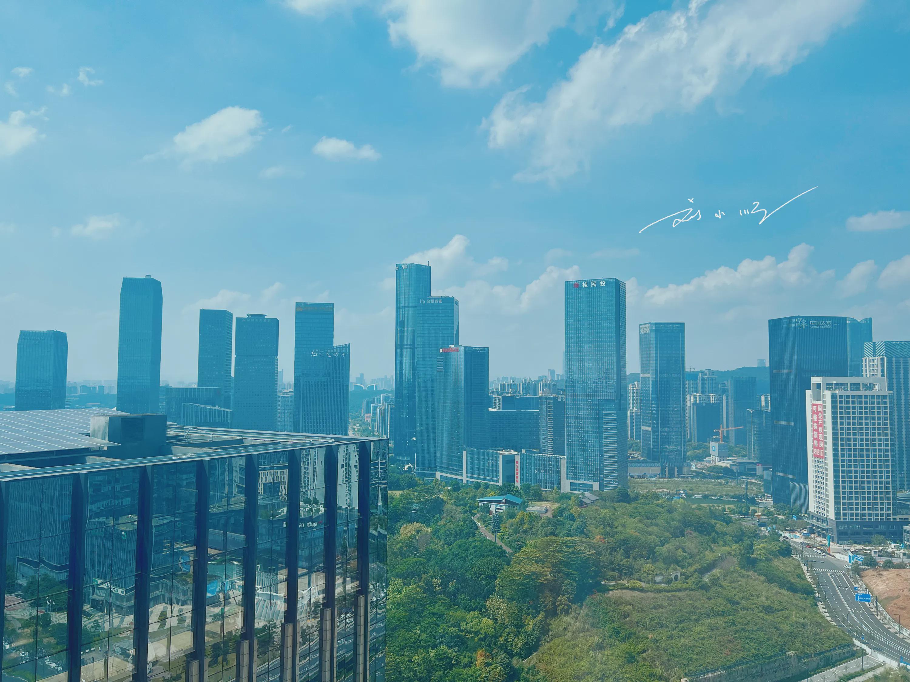 实拍广西南宁"五象新区",高楼林立,游客惊叹:不愧是最强首府